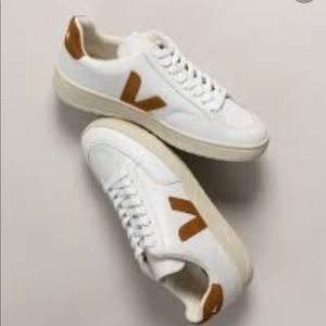 Veja sneakers size EUR 39/ US 8. In white and suede camel. No Box.